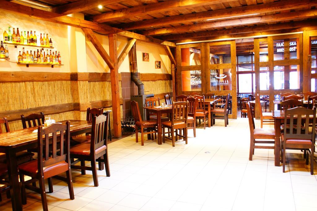 Grillbar Penzion & Restaurant Spišská Nová Ves Eksteriør bilde