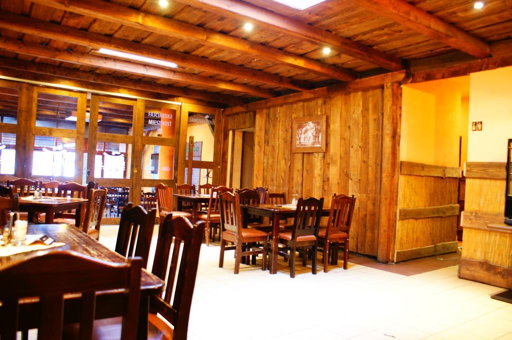 Grillbar Penzion & Restaurant Spišská Nová Ves Eksteriør bilde